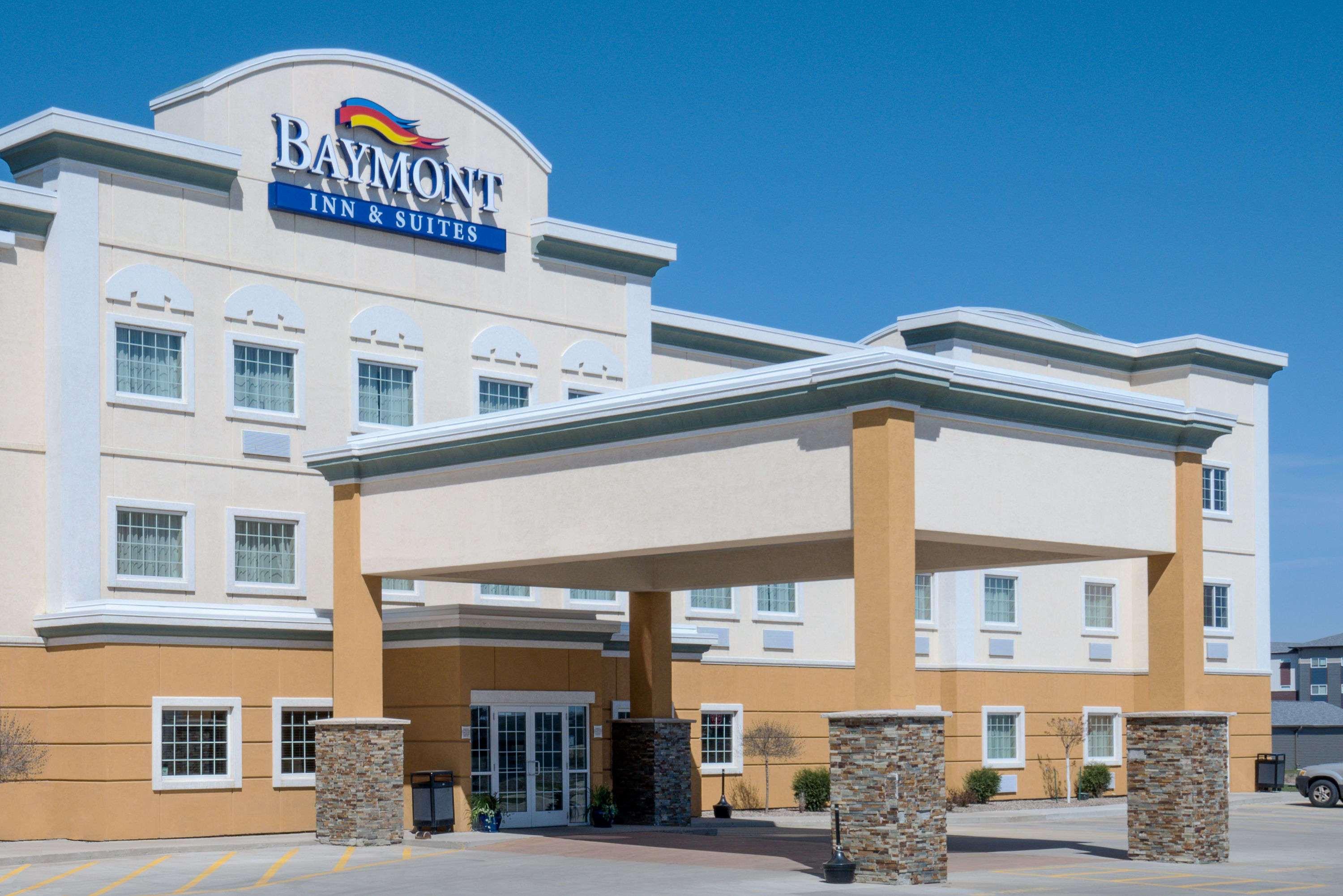 Hotel Baymont By Wyndham Minot Exterior foto