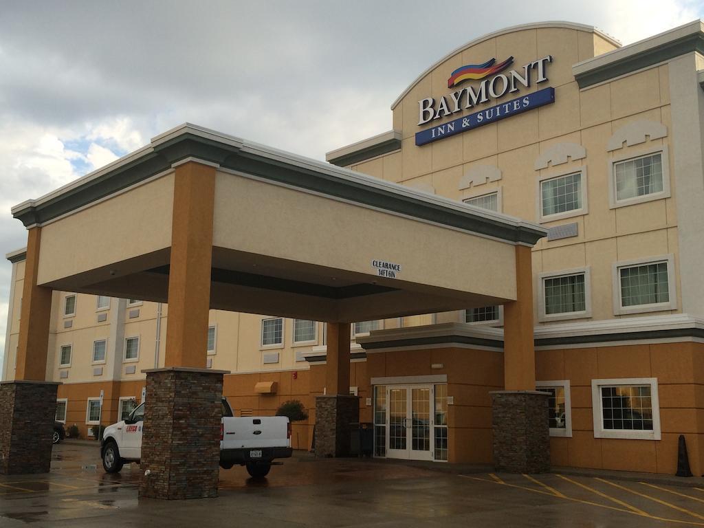 Hotel Baymont By Wyndham Minot Exterior foto